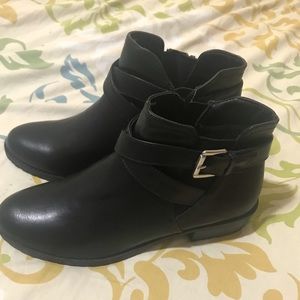NWT black ankle booties size 8